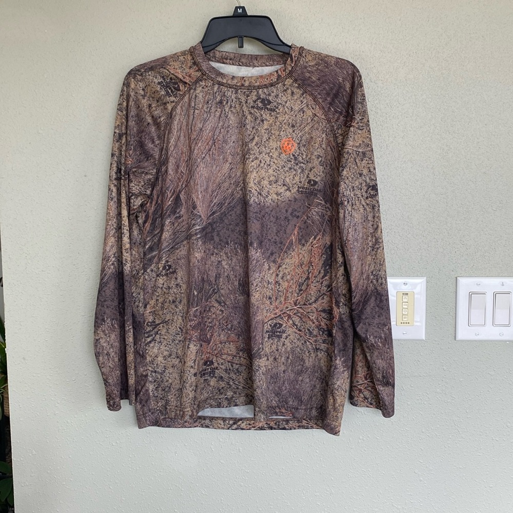 Game winner, camo shirt, Mossy oak, brush, size medium